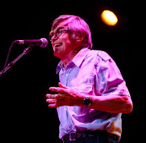 Guy Cazuguel (chant). photo Quentin Le Gall